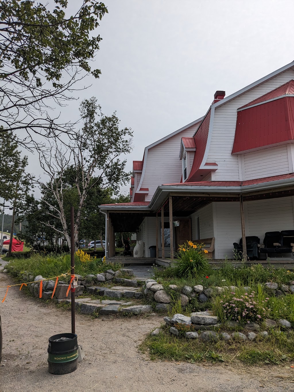 Tadoussac Hostel | 158 Rue du Bateau Passeur, Tadoussac, QC G0T 2A0, Canada | Phone: (418) 235-4372