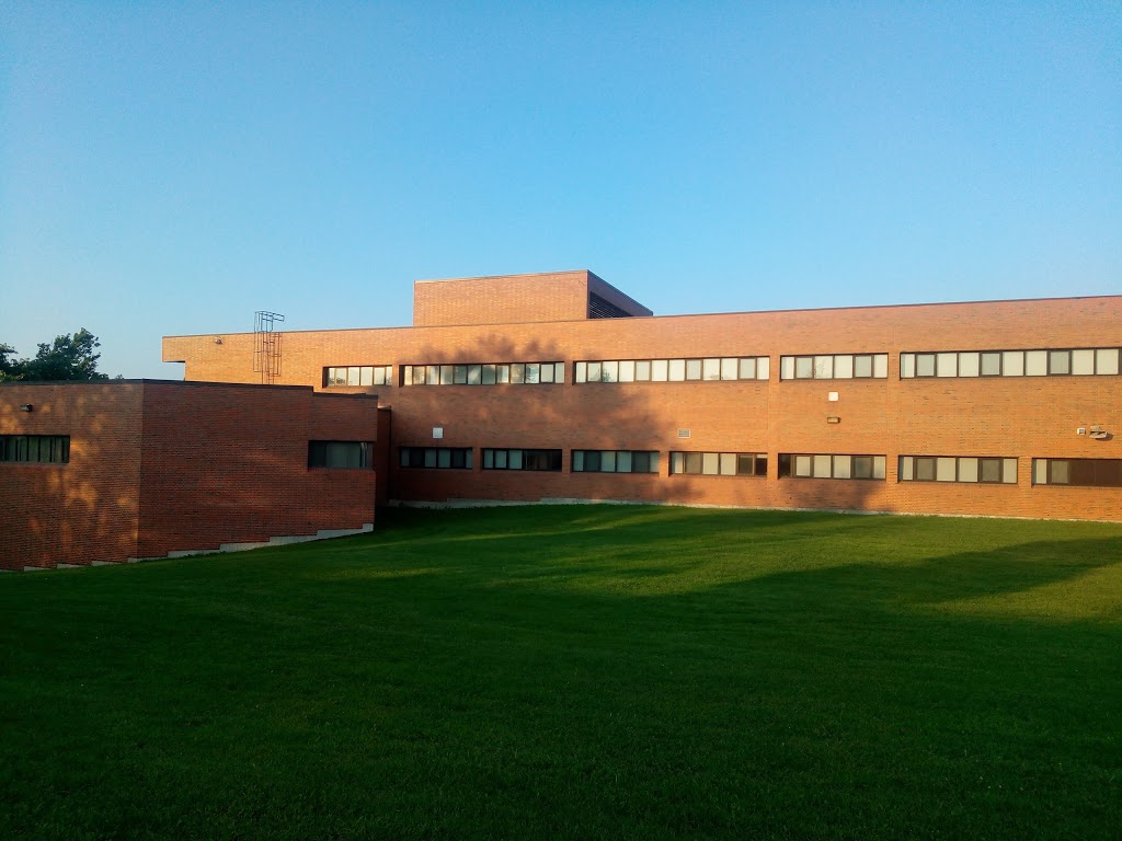 Aurora High School | 155 Wellington St W, Aurora, ON L4G 2P4, Canada | Phone: (905) 727-3107