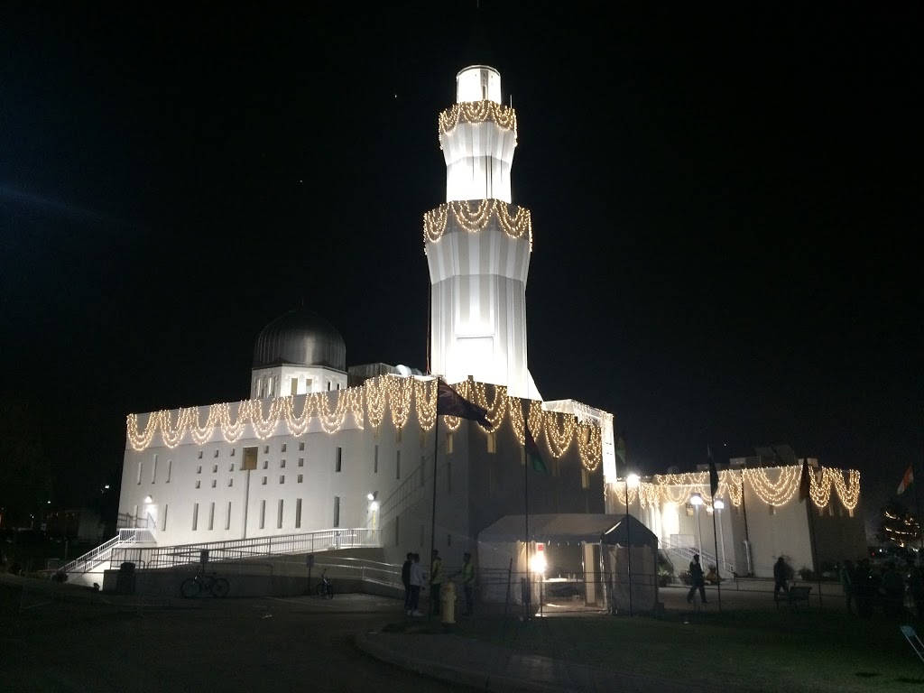 Baitul Islam Mosque | 10610 Jane St, Maple, ON L6A 3A2, Canada | Phone: (905) 303-4000