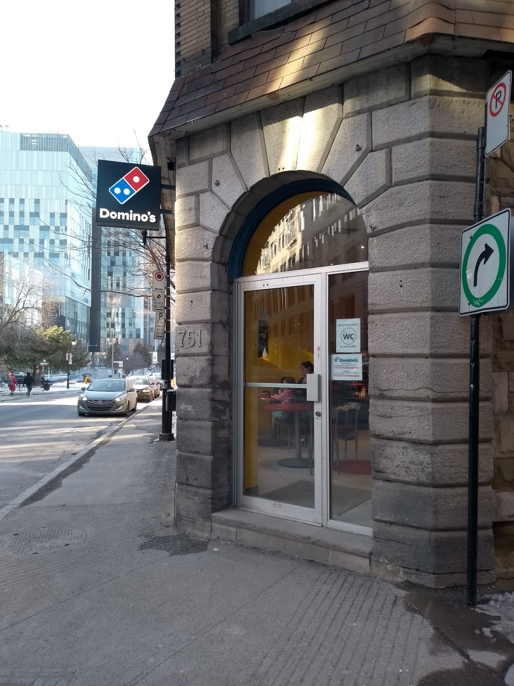 Dominos Pizza | 751 Rue Bonsecours, Montréal, QC H2Y 3C8, Canada | Phone: (514) 861-0333