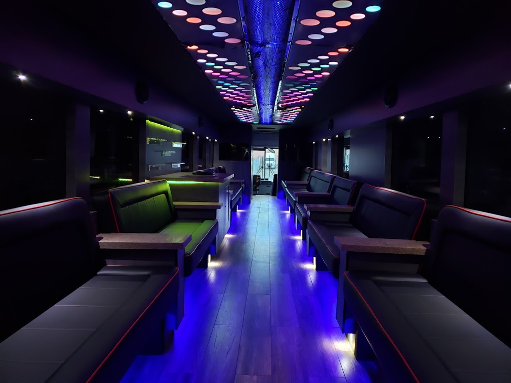 Kitchener Limo & Party Bus Rentals | 123 Pondcliffe Dr, Kitchener, ON N2R 0M4, Canada | Phone: (519) 900-4262