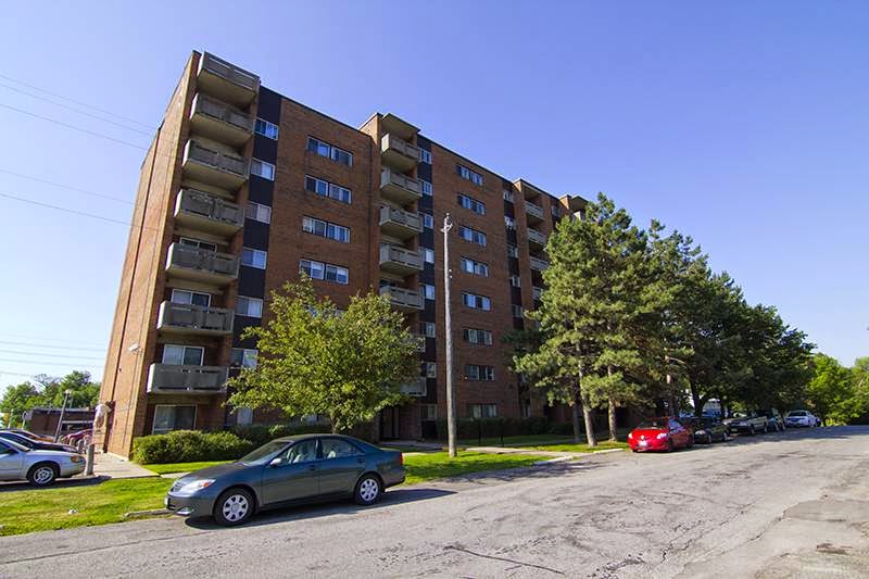 860 Blackthorne Apartments - CLV Group | 860 Blackthorne Ave, Ottawa, ON K1K 3Y7, Canada | Phone: (613) 518-1095