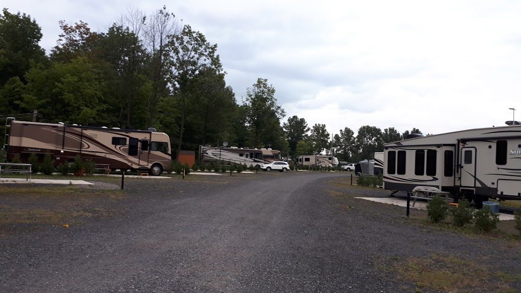 Camping La Relâche | 1355 Boulevard Guillaume-Couture, Saint-Romuald, QC G6W 5M6, Canada | Phone: (418) 839-4743