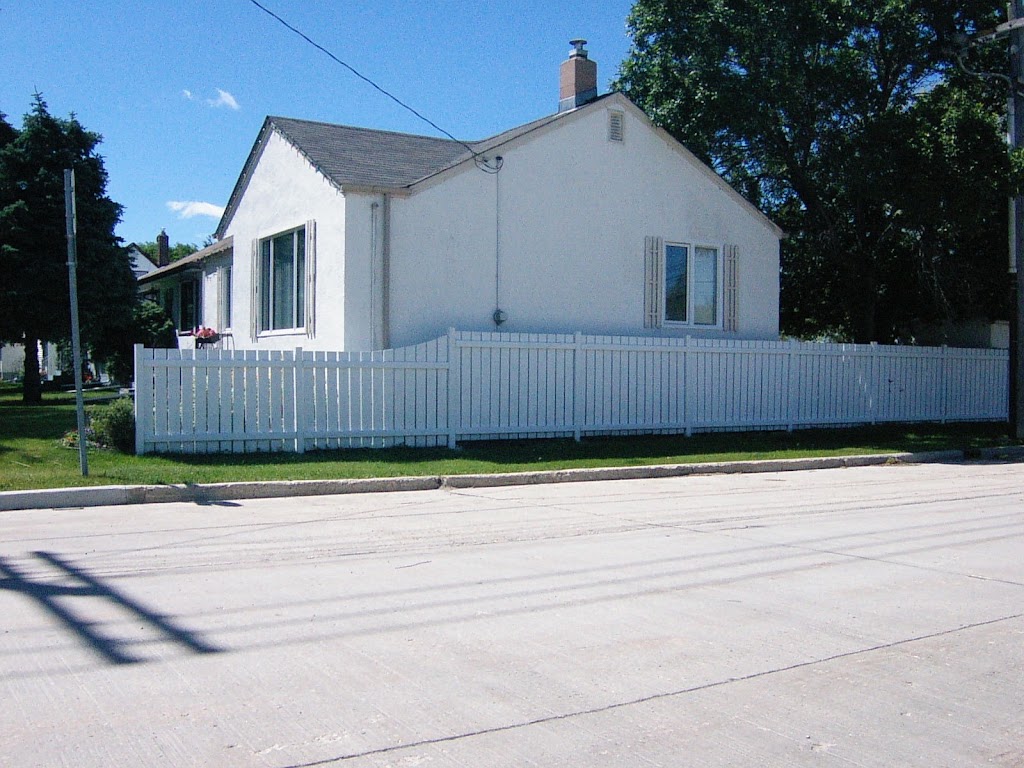 204 Fences.ca | 7349 Wilkes Ave, Headingley, MB R4H 1B8, Canada | Phone: (204) 808-9872