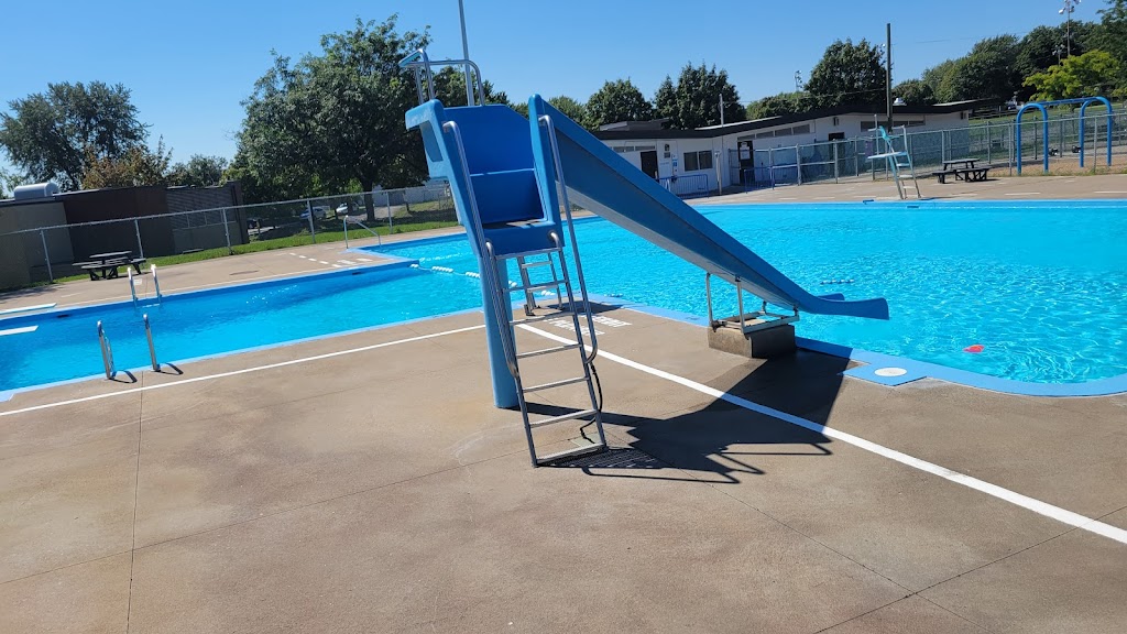 Piscine Saint-Claude | 99 7e Rue, Laval, QC H7N 2C8, Canada | Phone: (450) 662-5054