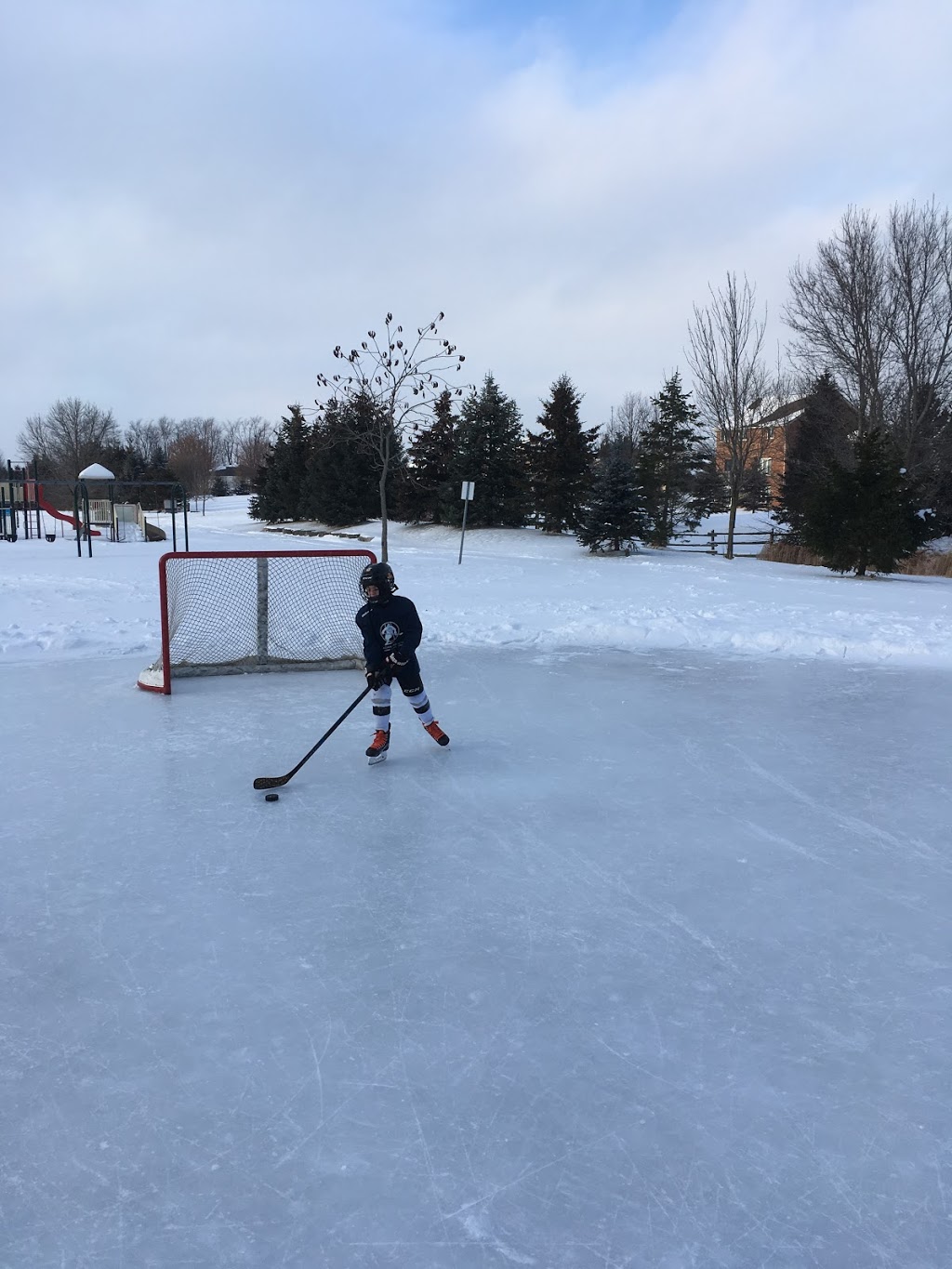 Cross Creek Ice Rink | 78 Cross Creek Blvd, Guelph, ON N1H 6J2, Canada | Phone: (519) 856-9596