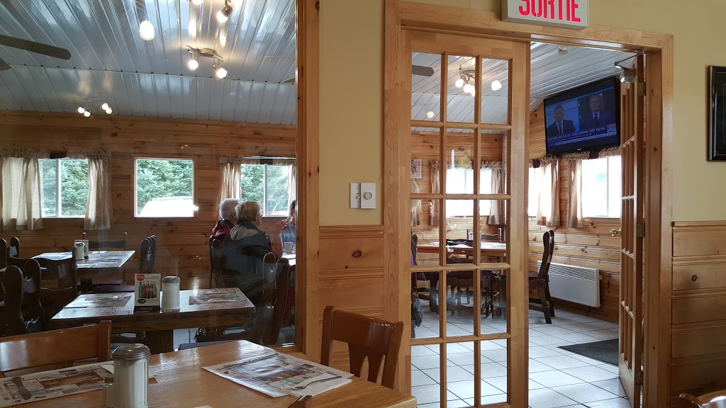 Restaurant Chez Renaud | 5 Chemin du Pont, Val-des-Monts, QC J8N 2J2, Canada | Phone: (819) 457-6969