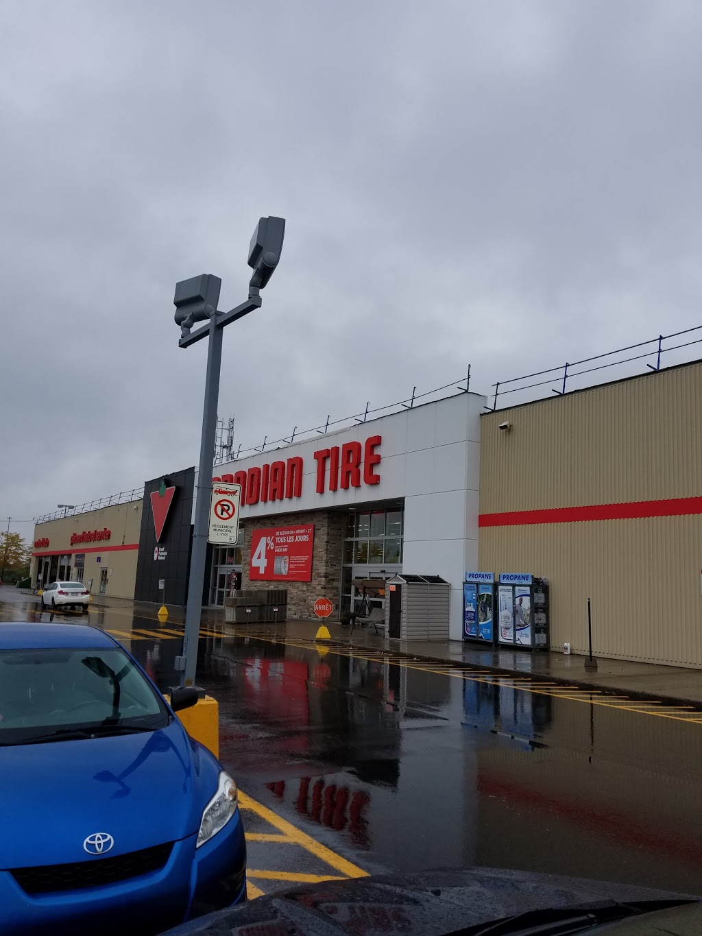 Canadian Tire | 544 Boulevard Curé-Labelle, Fabreville, QC H7P 2P4, Canada | Phone: (450) 963-8686