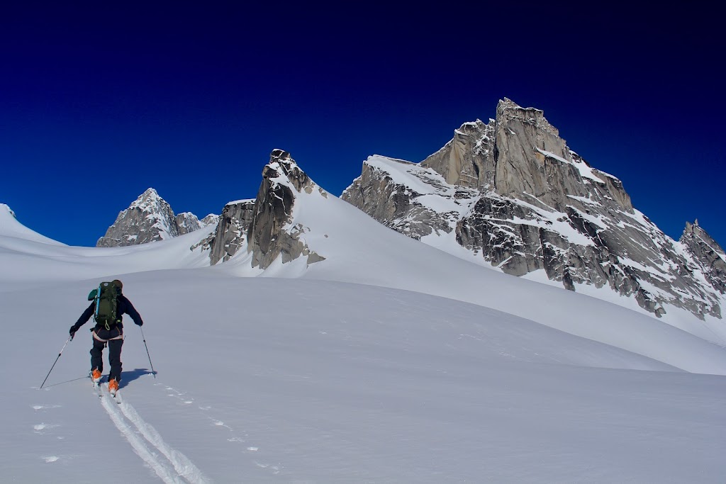 Selkirk Powder Descents | 858 Ohlhausen Rd, Revelstoke, BC V0E 3K0, Canada | Phone: (250) 837-1684