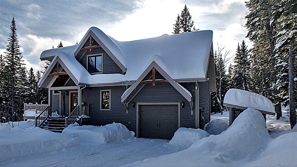 Chalet lArdoise | 18 Chemin de la Conrad-Marie, Petite-Rivière-Saint-François, QC G0A 2L0, Canada | Phone: (581) 804-7181