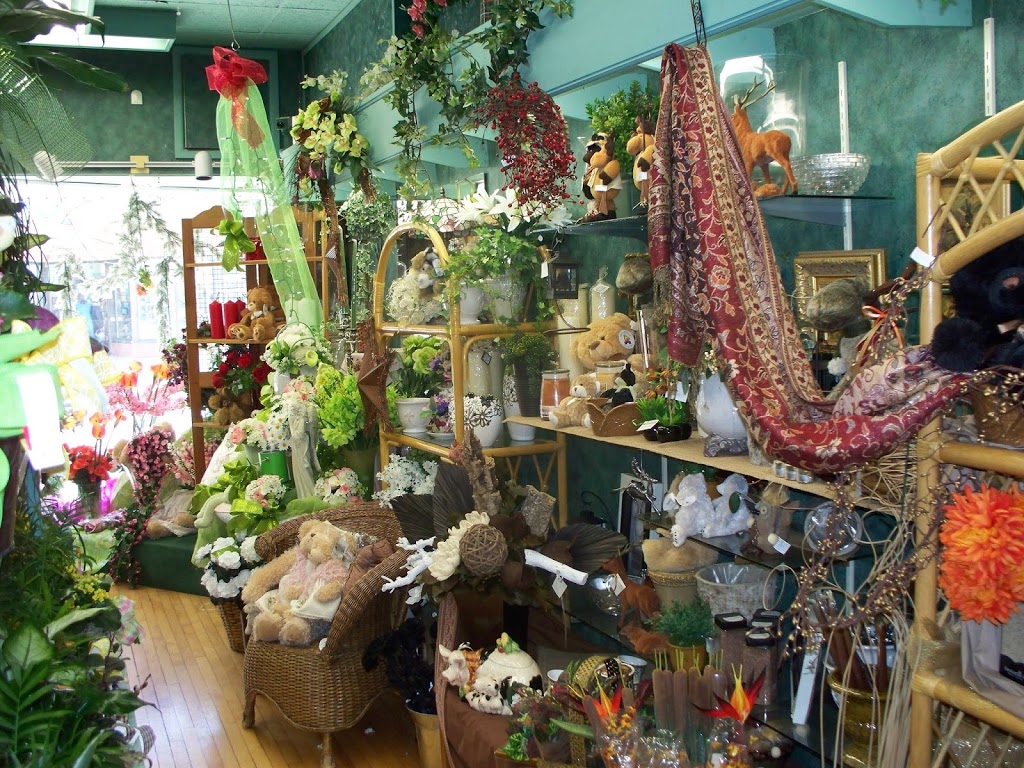 Margarets Fernlea Flowers & Gifts | 201 Broadway, Tillsonburg, ON N4G 3R2, Canada | Phone: (519) 842-8441