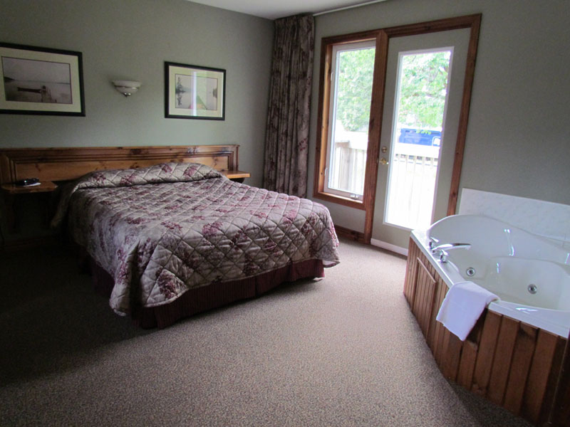 Pine Vista Resort | 932 Gilchrist Bay Rd, Lakefield, ON K0L 2H0, Canada | Phone: (705) 877-2108