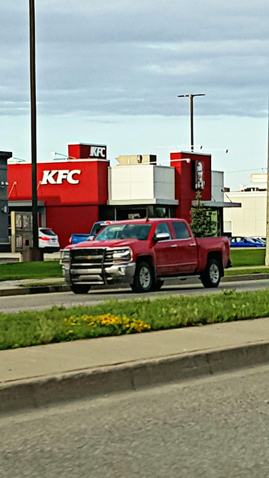 KFC | 1808 McOrmond Dr, Saskatoon, SK S7S 0A6, Canada | Phone: (306) 668-2615