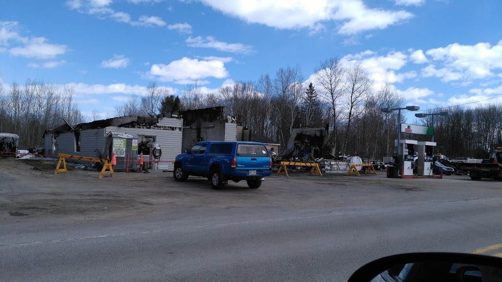 SONIC | Chemin de la Rivière à Veillet, Sainte-Geneviève-de-Batiscan, QC G0X 2R0, Canada