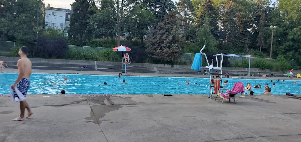 Greenwood Park Swimming Pool | 209 Alton Ave, Toronto, ON M4L 2M2, Canada | Phone: (416) 392-7804