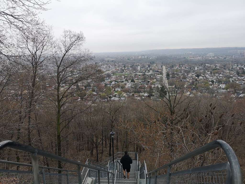 Mountain Brow-Margate Stairs | Mountain Brow Blvd, Hamilton, ON L8T 1A7, Canada