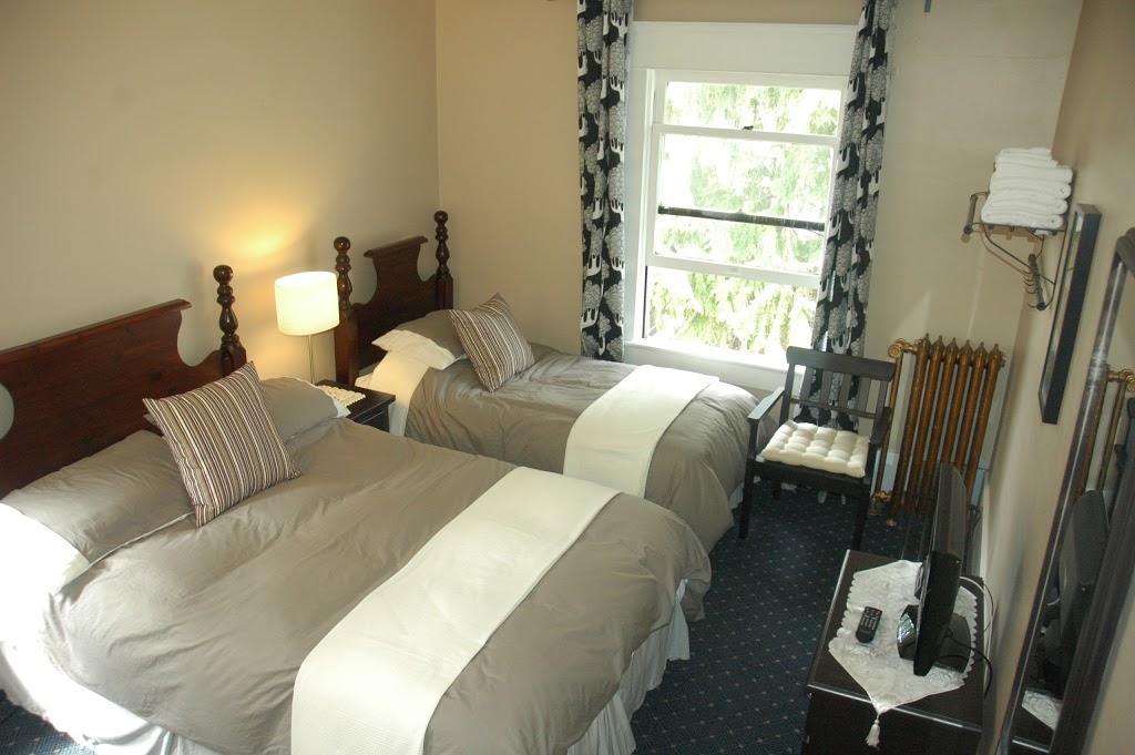 Windsor Guest House | 325 W 11th Ave, Vancouver, BC V5Y 1T3, Canada | Phone: (604) 872-3060