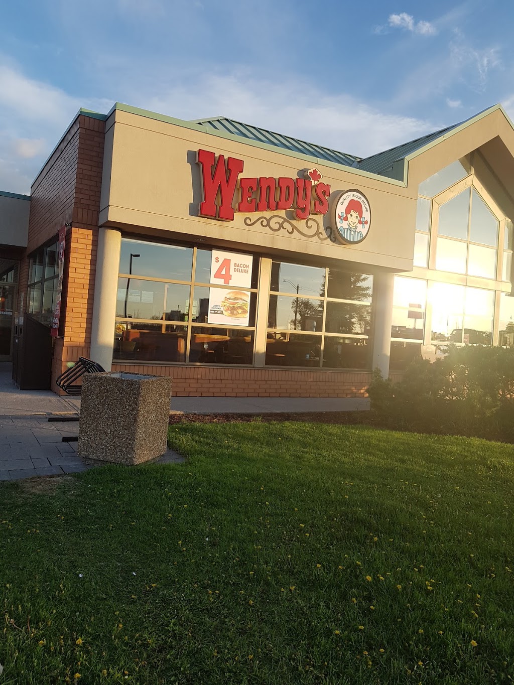 Wendys | 2960 S Sheridan Way, Oakville, ON L6J 7T4, Canada | Phone: (905) 829-9139