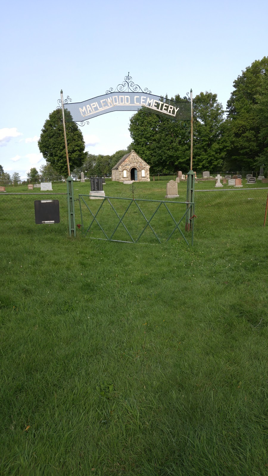 Cimetière Maplewood | 302-334 Chemin de la Rivière, Saint-Félix-de-Kingsey, QC J0B, Canada