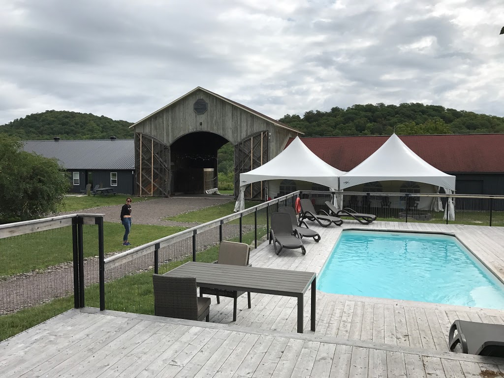 BEATNIK Hotel | 279 Chemin du Lac Gale, Bromont, QC J2L 2S5, Canada | Phone: (450) 534-2212