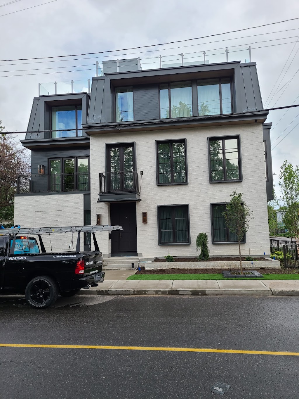 911 Window Cleaning | Ponthieu Cir, Ottawa, ON K1W 0N4, Canada | Phone: (613) 816-4911