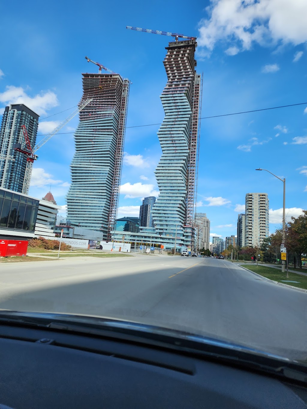 M City Condos | 505 Webb Dr, Mississauga, ON L5B 4A4, Canada | Phone: (905) 232-0552