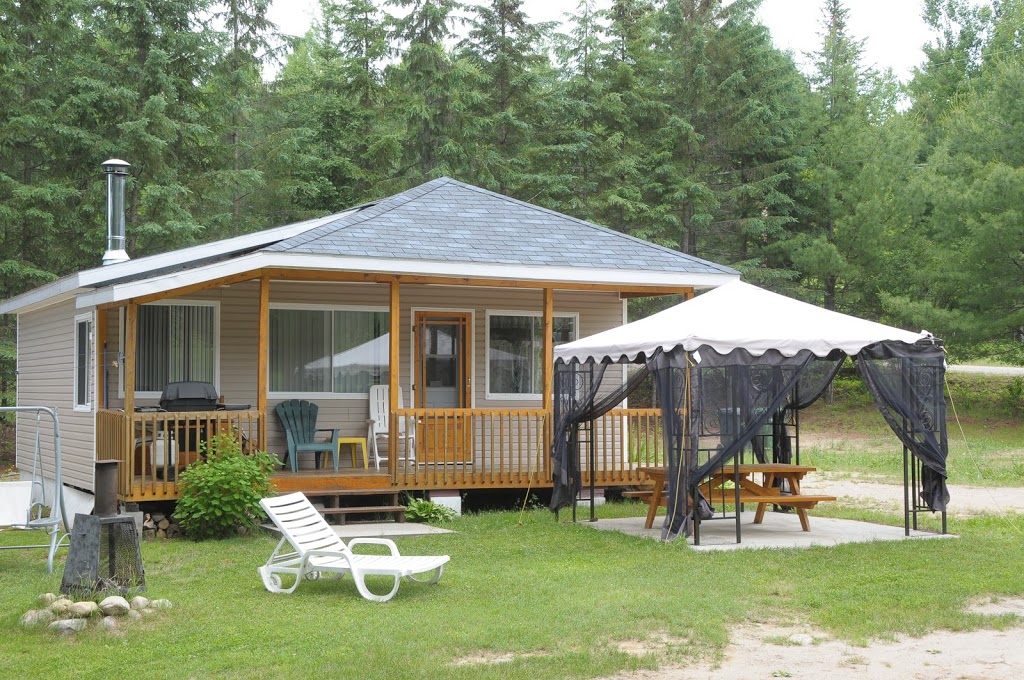 Chalet Chez Francine | 125 Chemin du Lac Mallonne, Lac-du-Cerf, QC J0W 1S1, Canada | Phone: (819) 597-2587