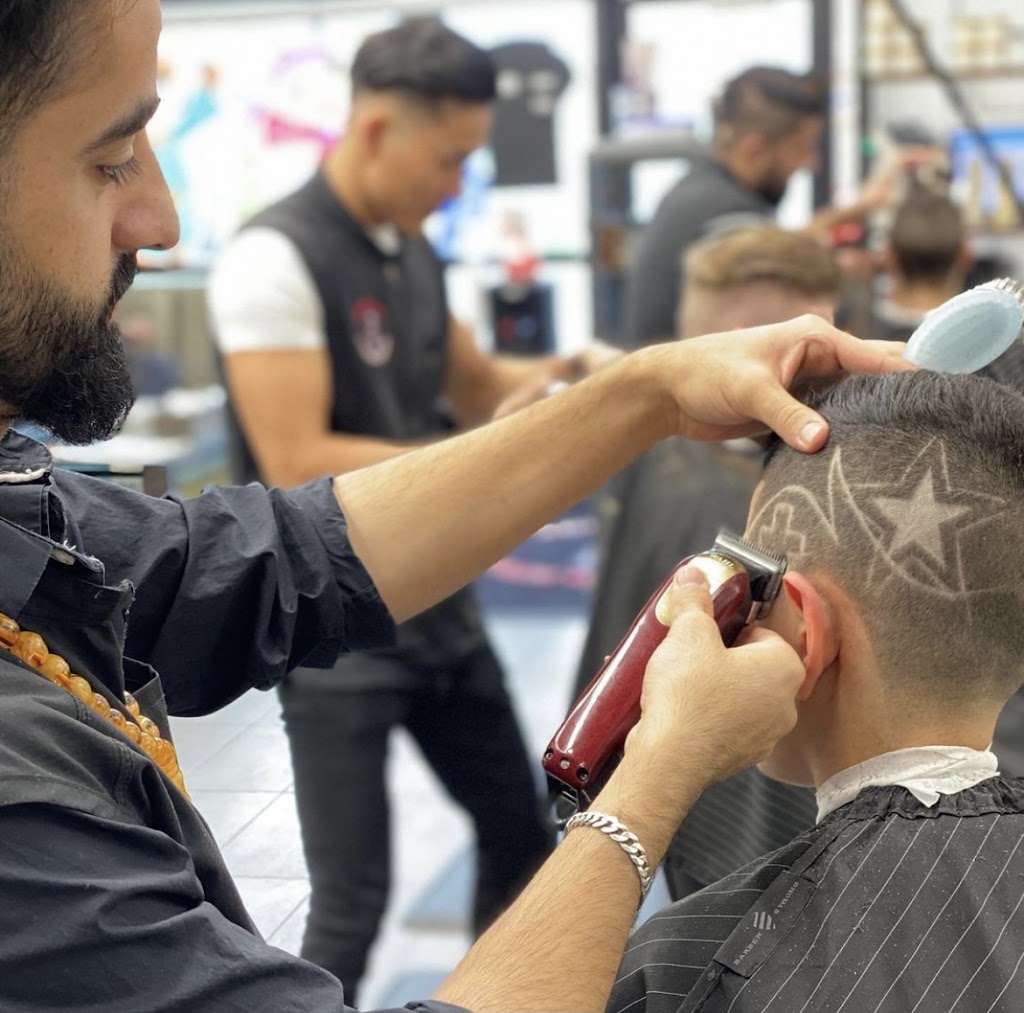 Razors Edge Barber Shoppe - Royal Oak | 8650 112 Ave NW #3109, Calgary, AB T3R 0R5, Canada | Phone: (403) 547-1444