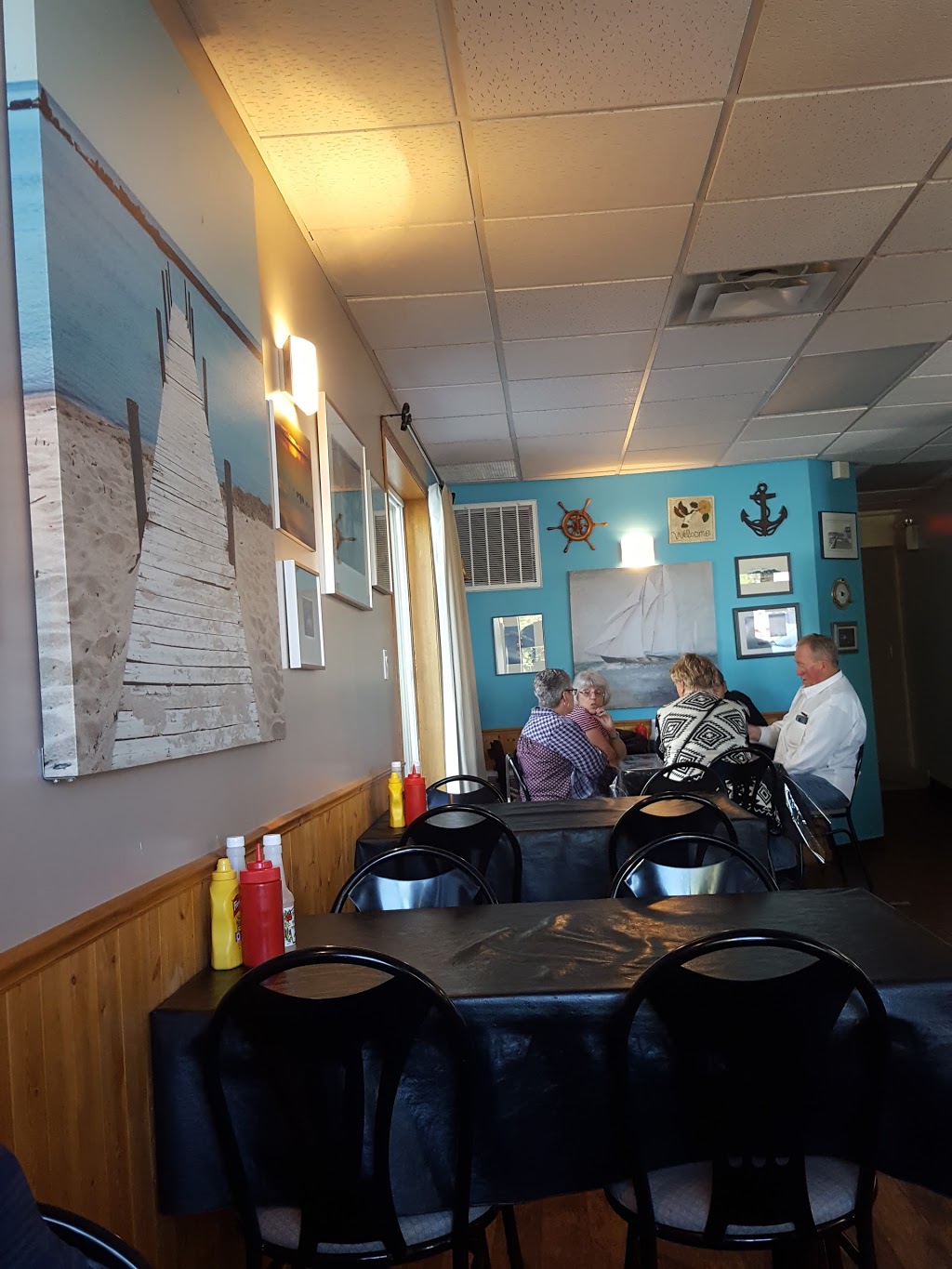 Boardwalk Restaurant & Patio | 30 Main St, Winnipeg Beach, MB R0C 3G0, Canada | Phone: (204) 389-5945