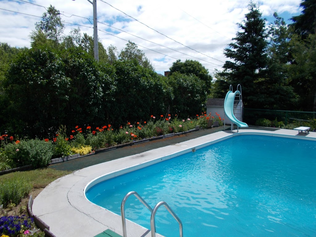 Paradise Gardens Landscaping Reg. | 100 Av. de Newton Square, Pointe-Claire, QC H9R 1H8, Canada | Phone: (514) 426-3360