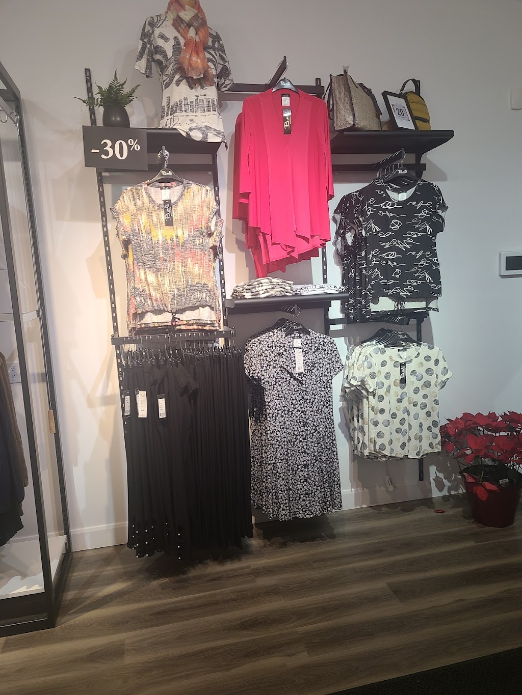 Boutique Au Féminin | 120 Boulevard Bellerose E, Laval, QC H7K 1S7, Canada | Phone: (450) 667-0585