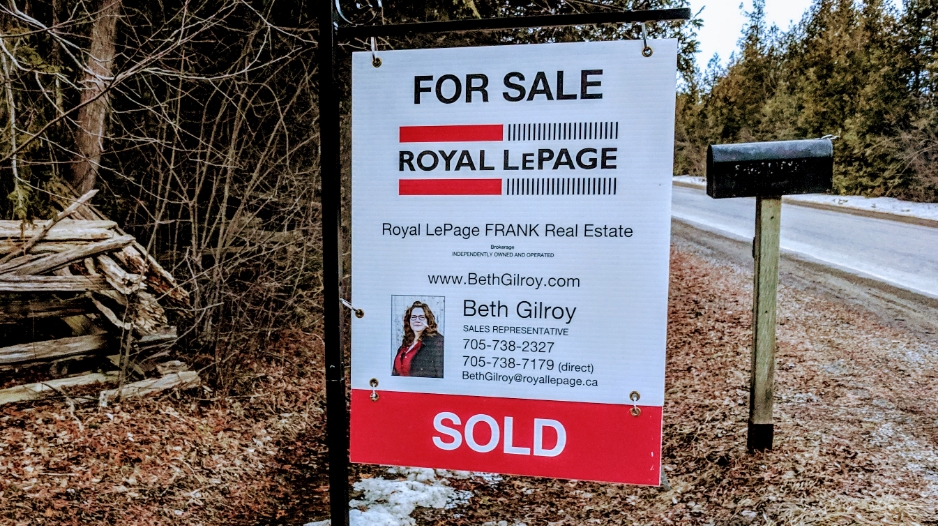 Beth Gilroy Real Estate Sales Representative | 89 Bolton St #280, Bobcaygeon, ON K0M 1A0, Canada | Phone: (705) 738-2327
