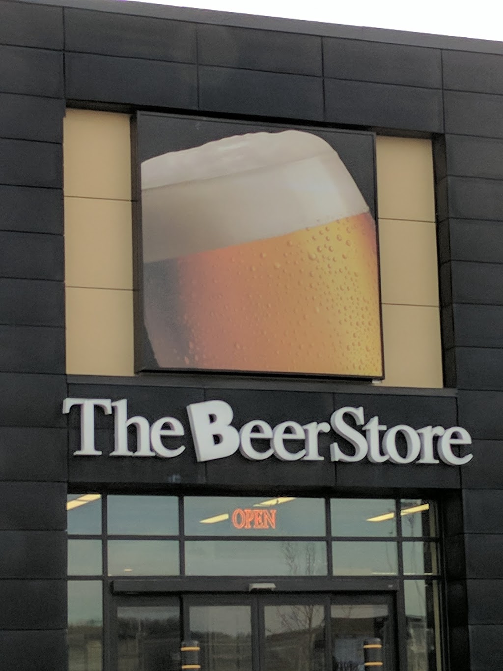 Beer Store | 1470 Major MacKenzie Dr W, Maple, ON L6A 4H6, Canada | Phone: (905) 417-1411