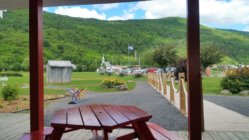 Casse-croute du quai | Petite-Rivière-Saint-François, QC G0A 2L0, Canada