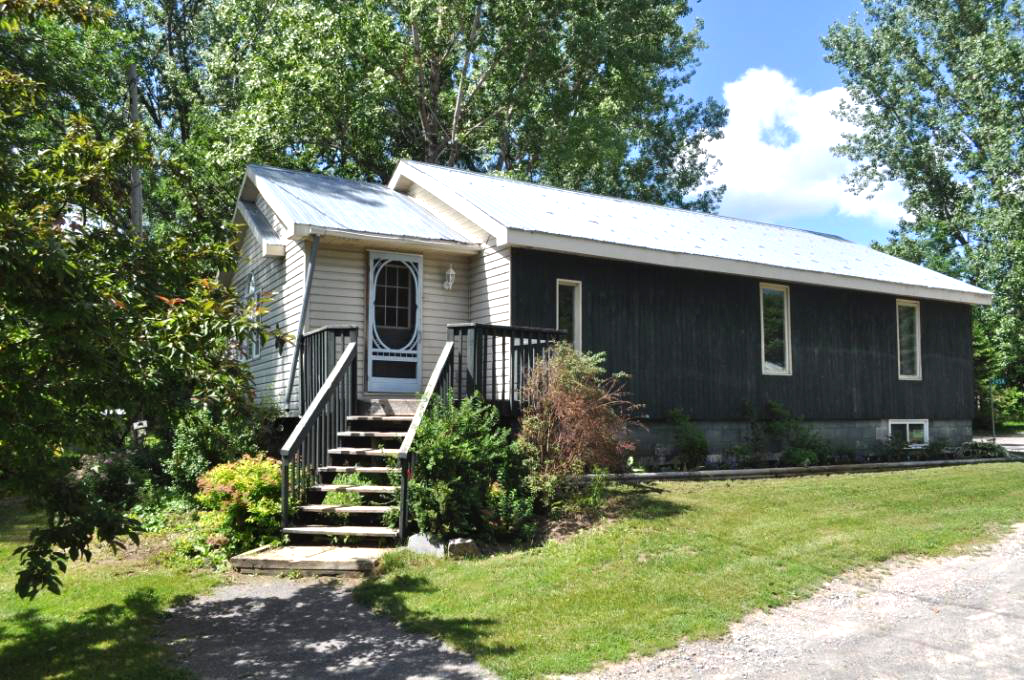 Diamond Valley Cottage Rentals | 245 Burnstown Rd, White Lake, ON K0A 3L0, Canada | Phone: (613) 622-5608