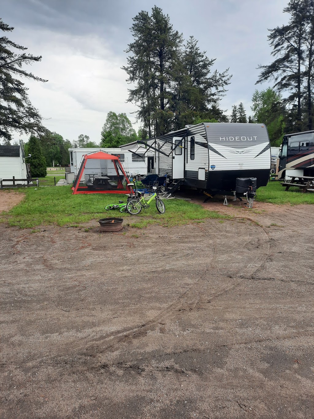 Camping Lac Joly | 901 Chem. du Cap, Saint-Honoré, QC G0V 1L0, Canada | Phone: (418) 673-4777