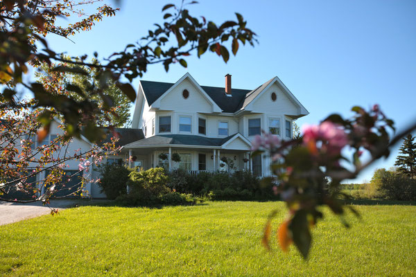 Twin Peaks Bed and Breakfast | 1862 ON-551, Mindemoya, ON P0P 1S0, Canada | Phone: (705) 377-4170