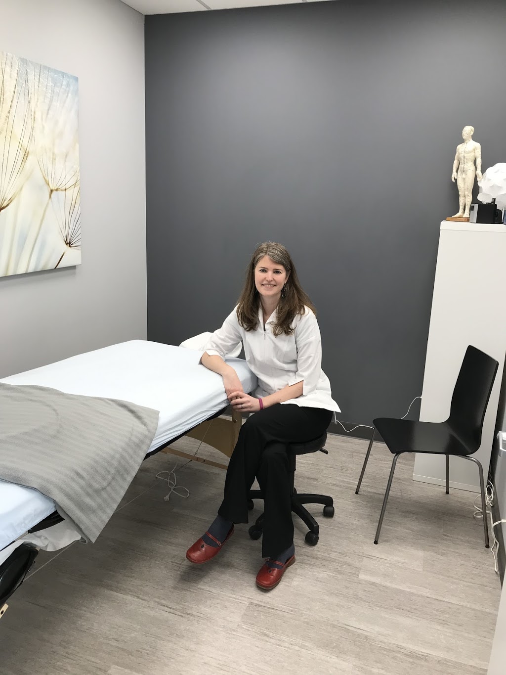 Elmira Olson Acupuncture (Summerside) | 104-1103 95 St SW, Edmonton, AB T6X 0P8, Canada | Phone: (780) 395-9170