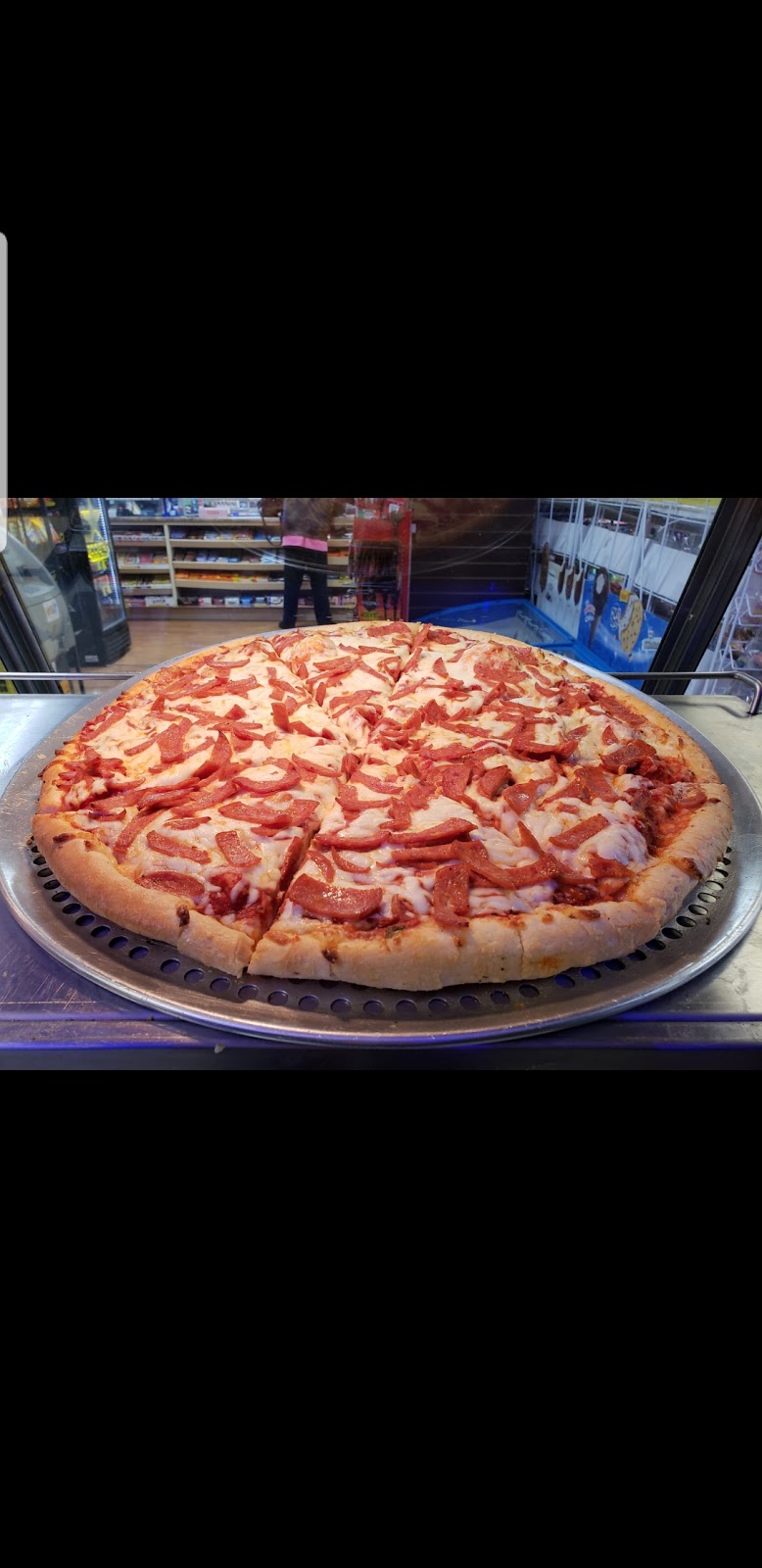 Ahmo Pizza | 3689 Sandwich St, Windsor, ON N9C 1B8, Canada | Phone: (519) 254-2320