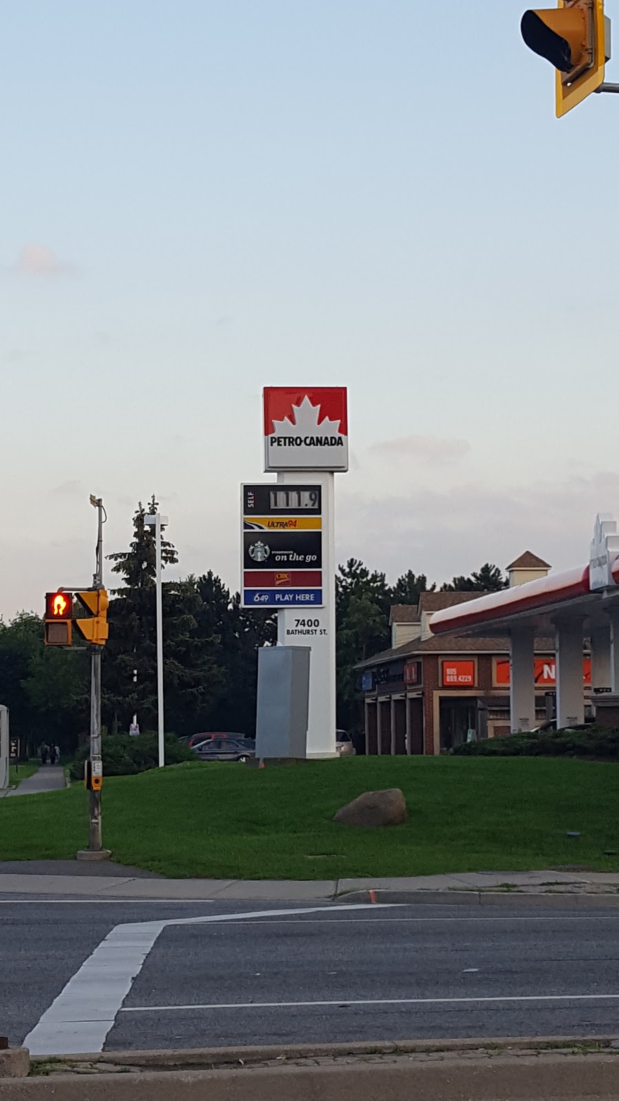 Petro-Canada | 7400 Bathurst St, Thornhill, ON L4J 7M1, Canada | Phone: (905) 889-4875