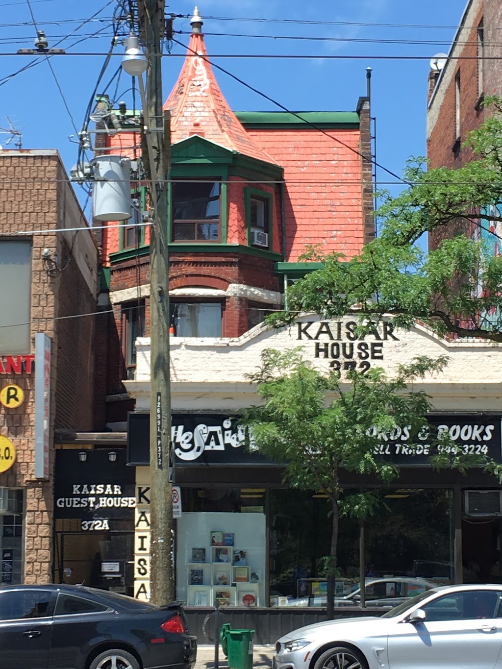 Kaisars Guest House | 372A College St, Toronto, ON M5T 2N9, Canada | Phone: (416) 898-9282