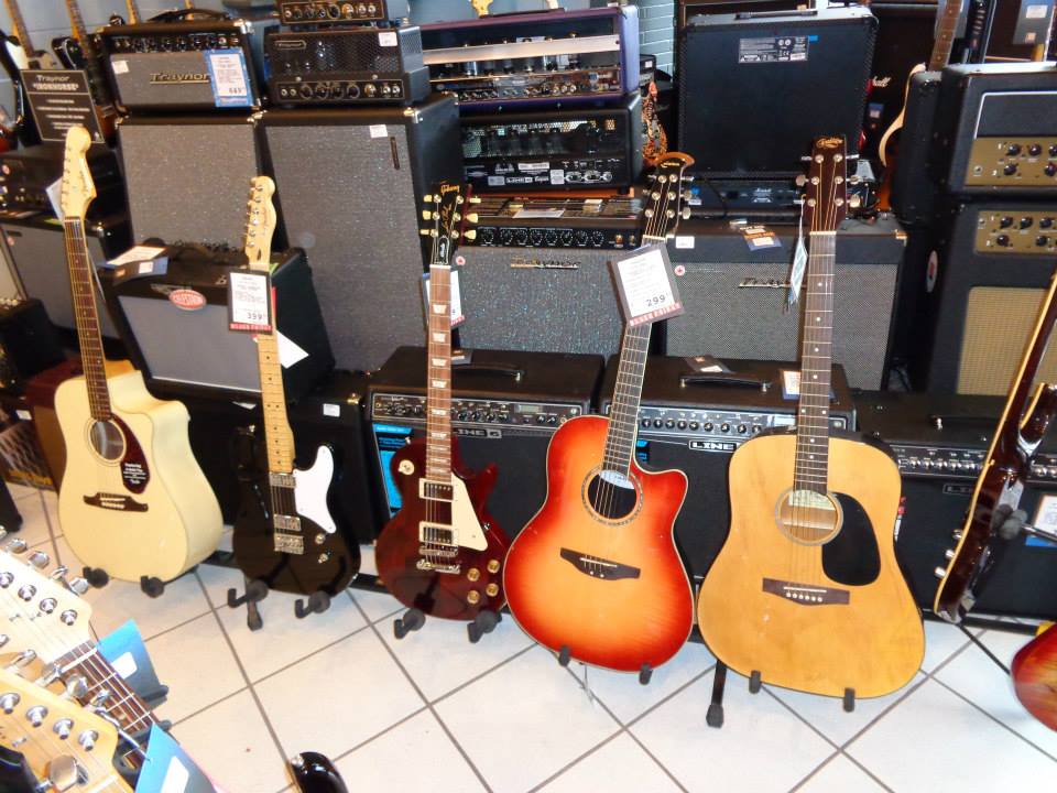 Long & McQuade Musical Instruments | 20 Grote St, St. Catharines, ON L2N 2E8, Canada | Phone: (905) 684-2961