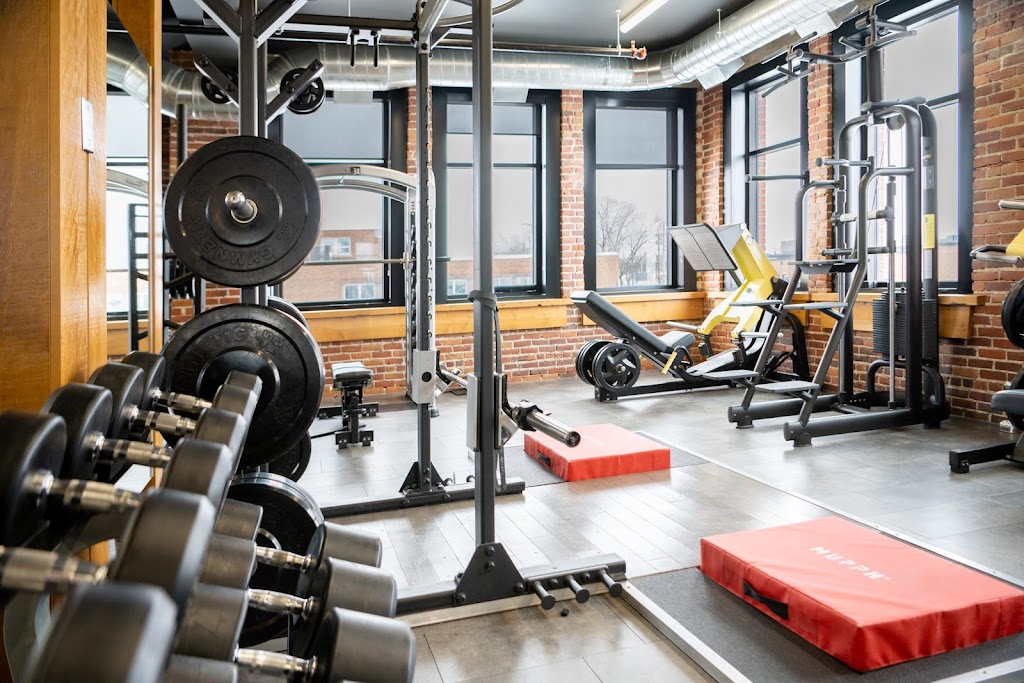 Gym des titans | 720 Bd Saint-Joseph suite 302, Roberval, QC G8H 2L2, Canada | Phone: (418) 275-5288