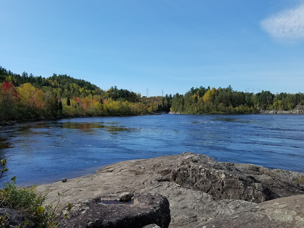 Manoir du Saguenay | 1655 Rue Powell, Jonquière, QC G7S 2Z1, Canada | Phone: (418) 699-4009