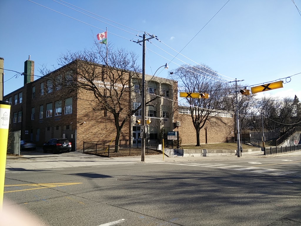 École élémentaire catholique du Bon-Berger | 343 Jones Ave, Toronto, ON M4J 3G4, Canada | Phone: (416) 461-2674