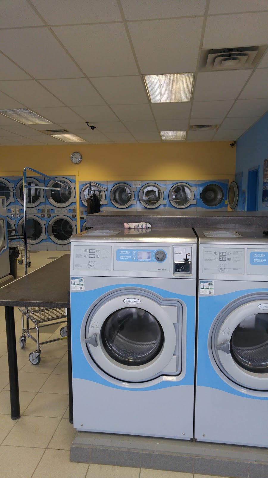 Sunrise Laundromat | 1594 16th St E, Owen Sound, ON N4K 5N3, Canada | Phone: (519) 376-8931