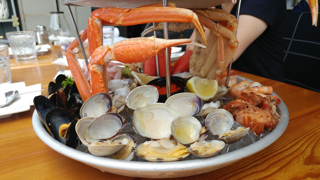 Blue Canoe Waterfront Restaurant | 3866 Bayview St #140, Richmond, BC V7E 4R7, Canada | Phone: (604) 275-7811