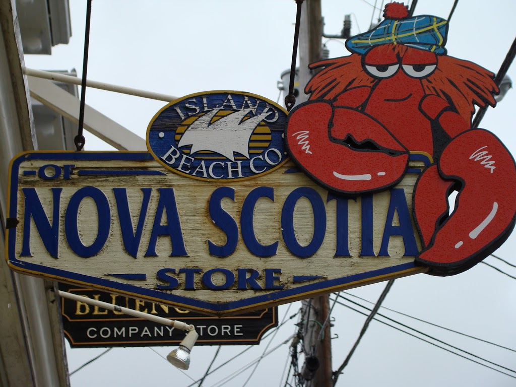 Island Beach Co Souvenir | 114 Montague St, Lunenburg, NS B0J 2C0, Canada | Phone: (902) 634-3559