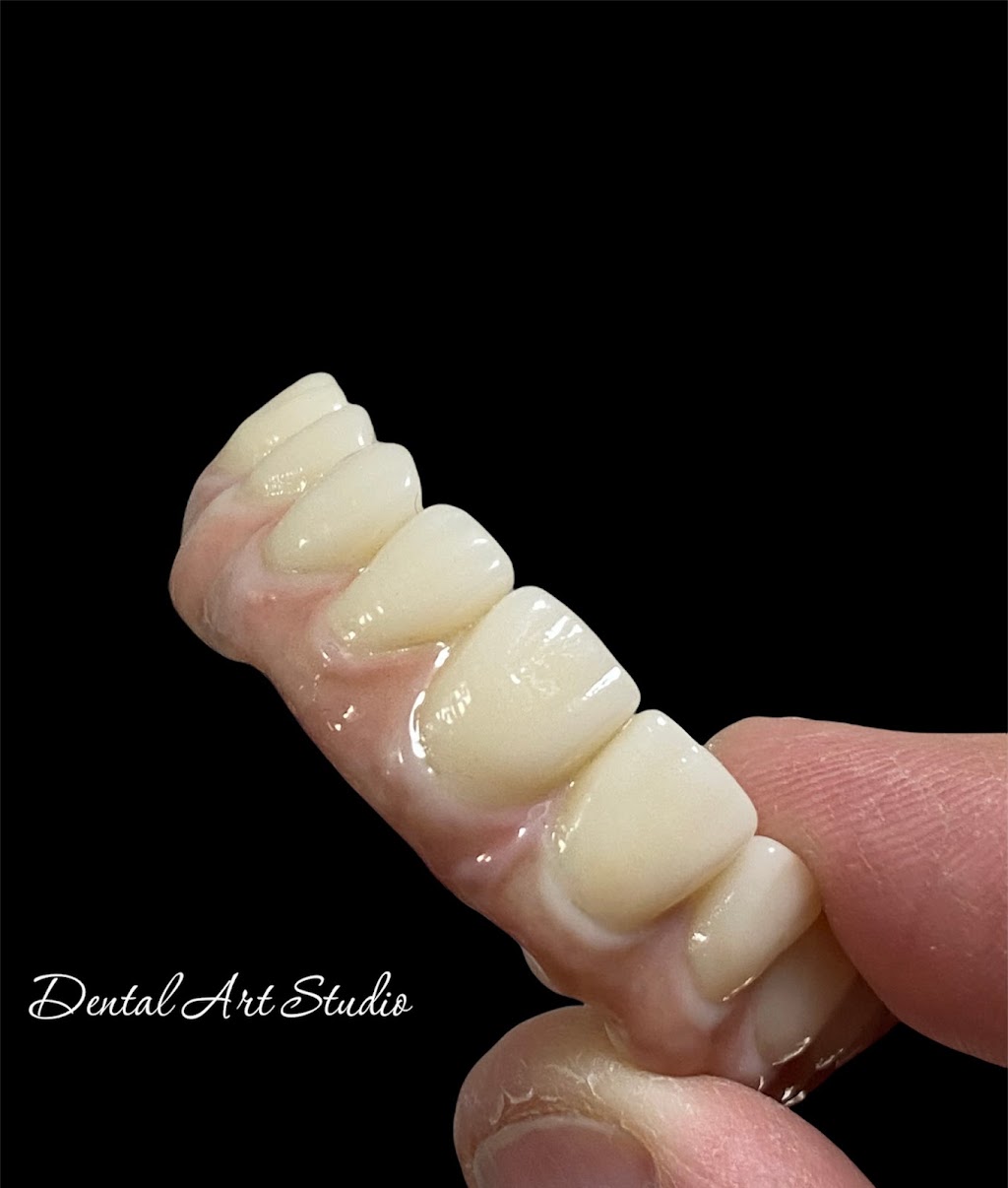 DENTAL ART STUDIO INC | 339 Rue Gilardeau, Laval, QC H7X 4C3, Canada | Phone: (514) 662-4558