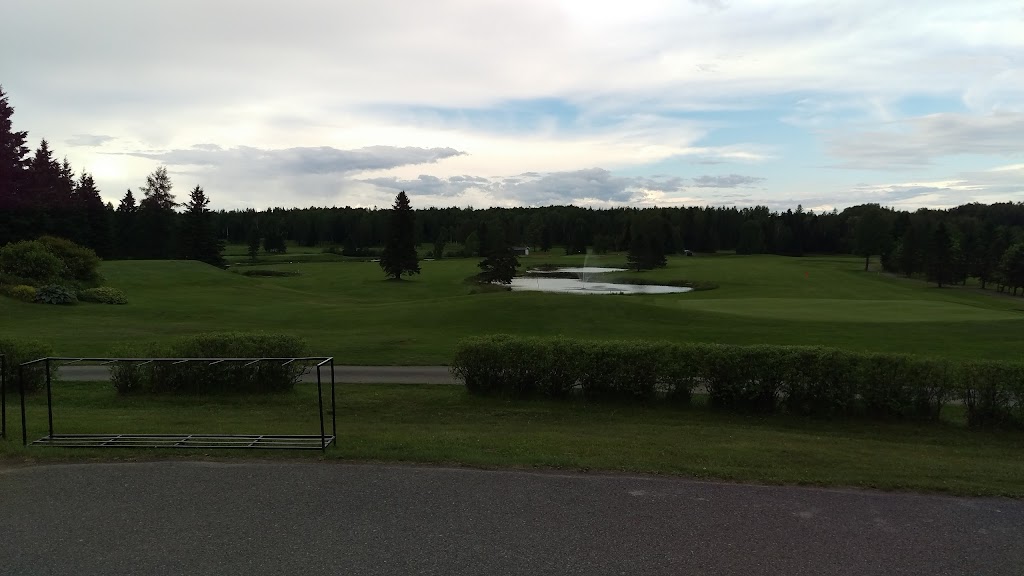 Club de Golf St-Pamphile | 321 Rang des Pelletier, Saint-Pamphile, QC G0R 3X0, Canada | Phone: (418) 356-3666